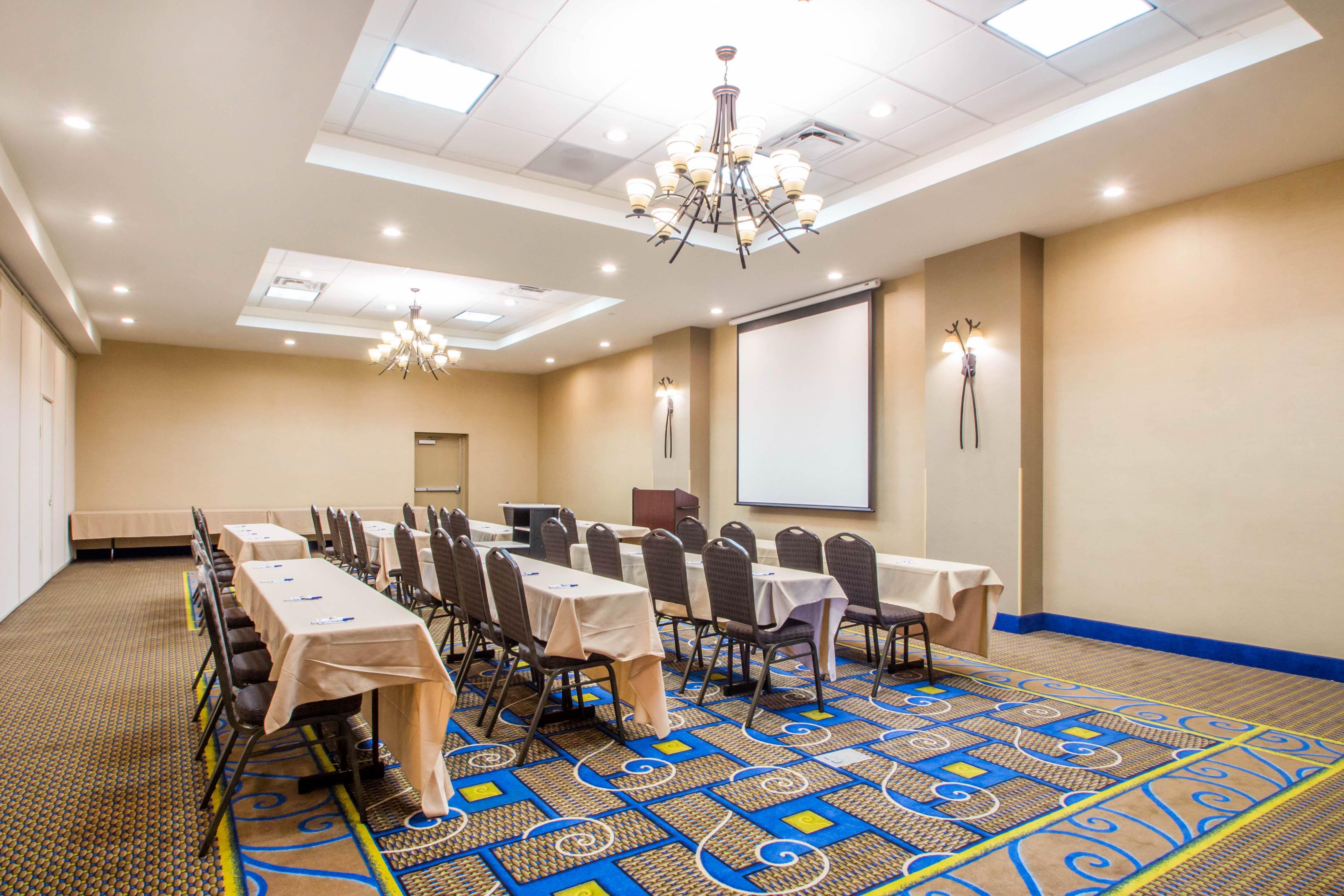 Holiday Inn Express & Suites - Albany Airport - Wolf Road By Ihg Bagian luar foto