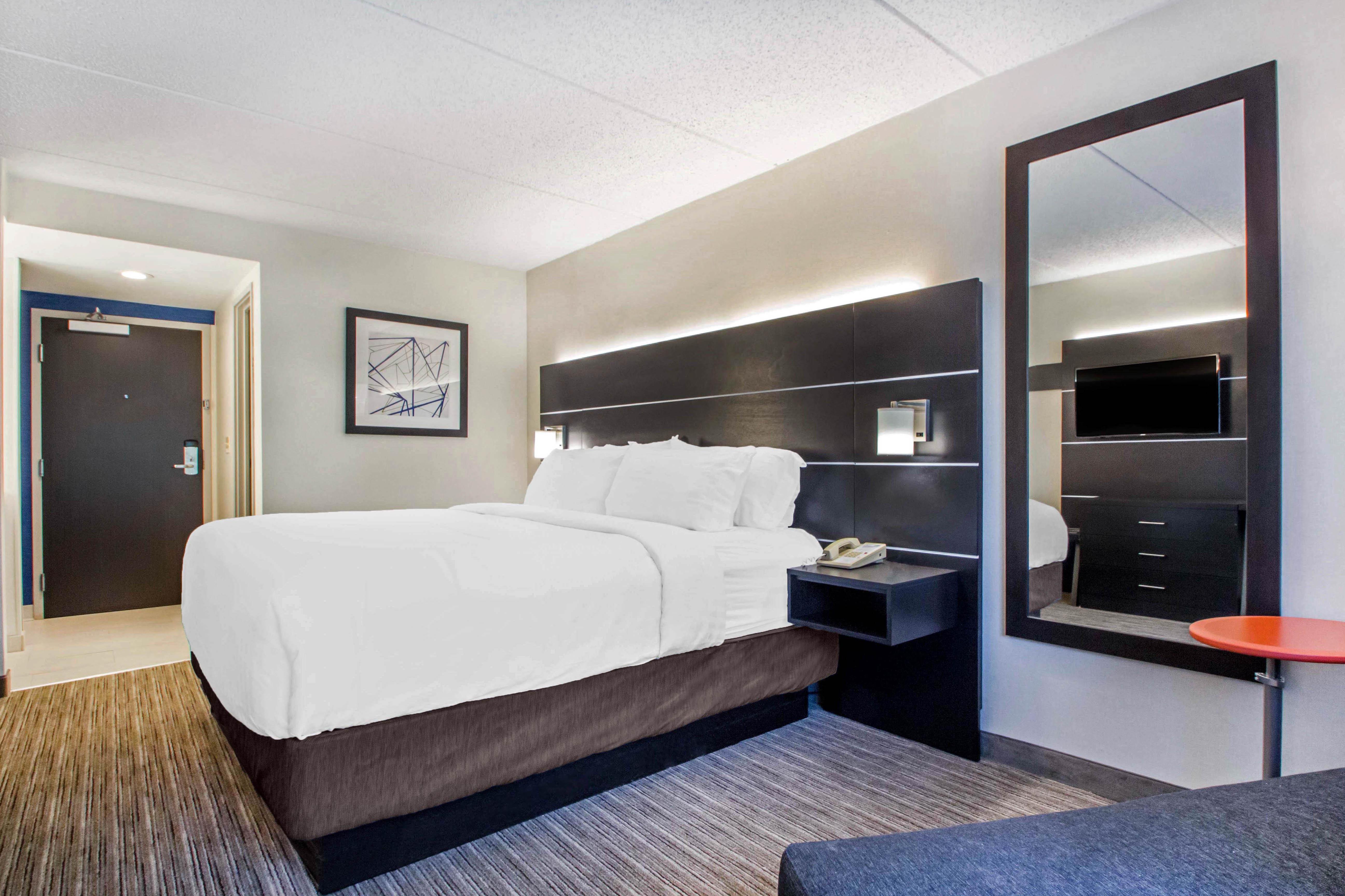 Holiday Inn Express & Suites - Albany Airport - Wolf Road By Ihg Bagian luar foto