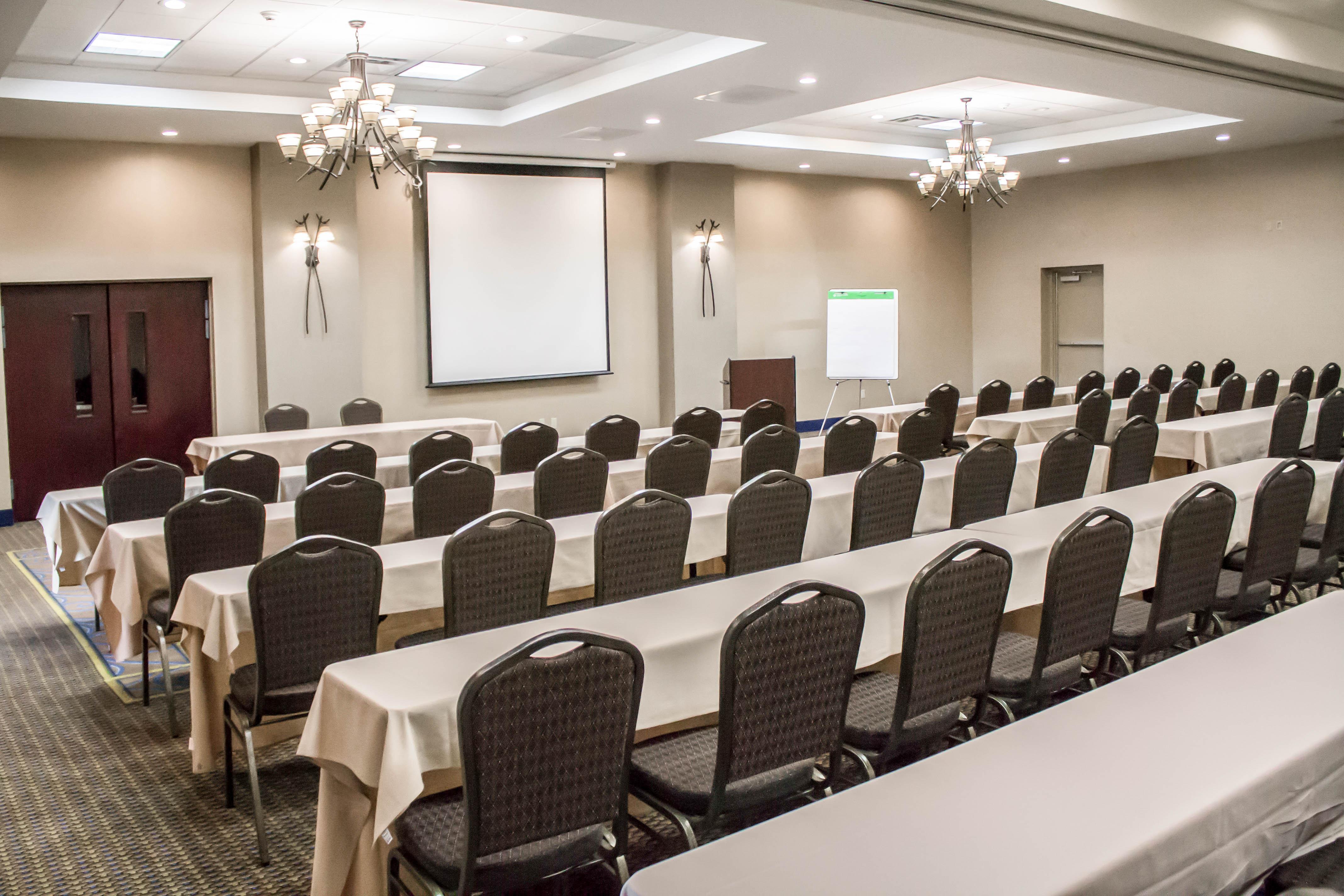 Holiday Inn Express & Suites - Albany Airport - Wolf Road By Ihg Bagian luar foto