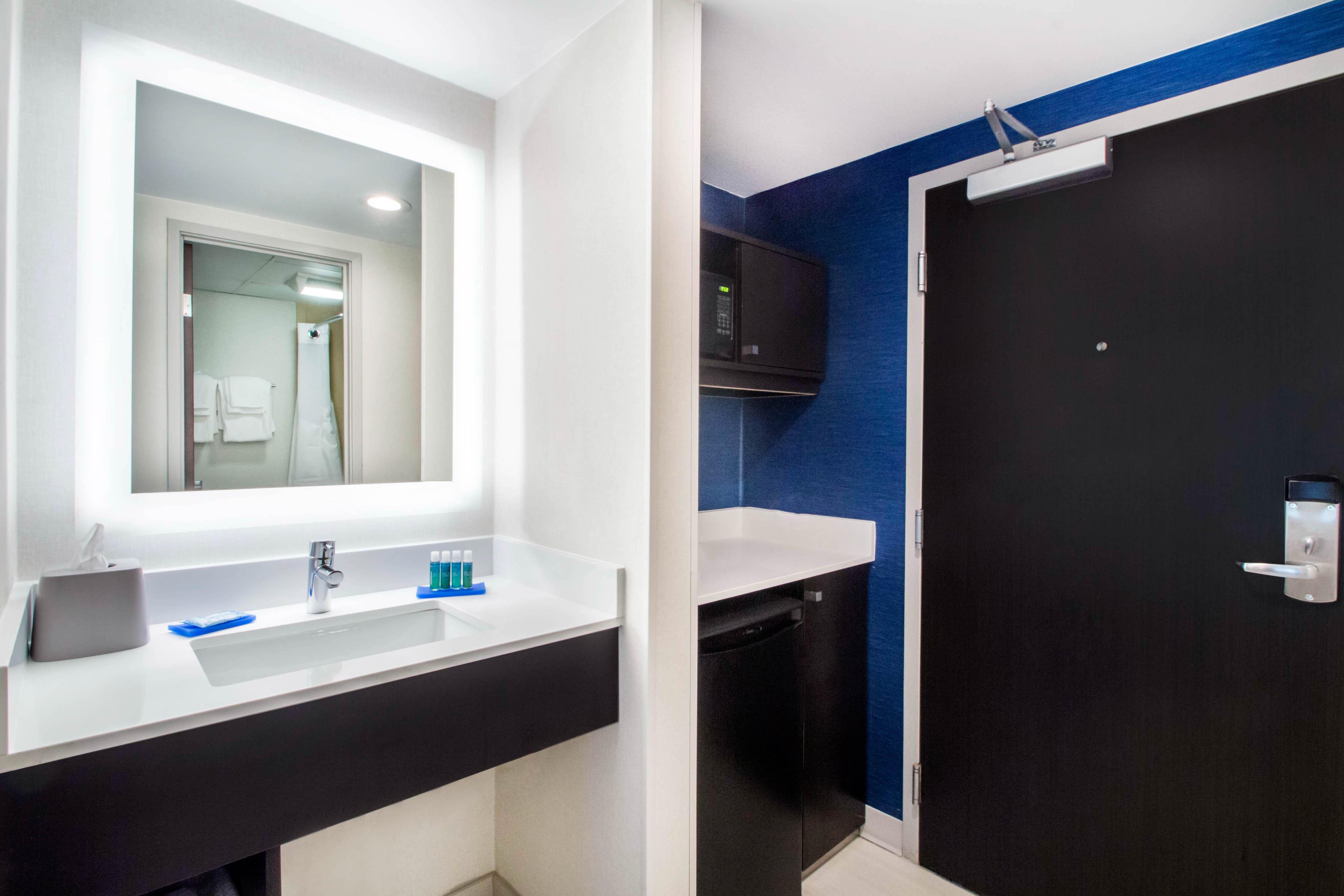 Holiday Inn Express & Suites - Albany Airport - Wolf Road By Ihg Bagian luar foto