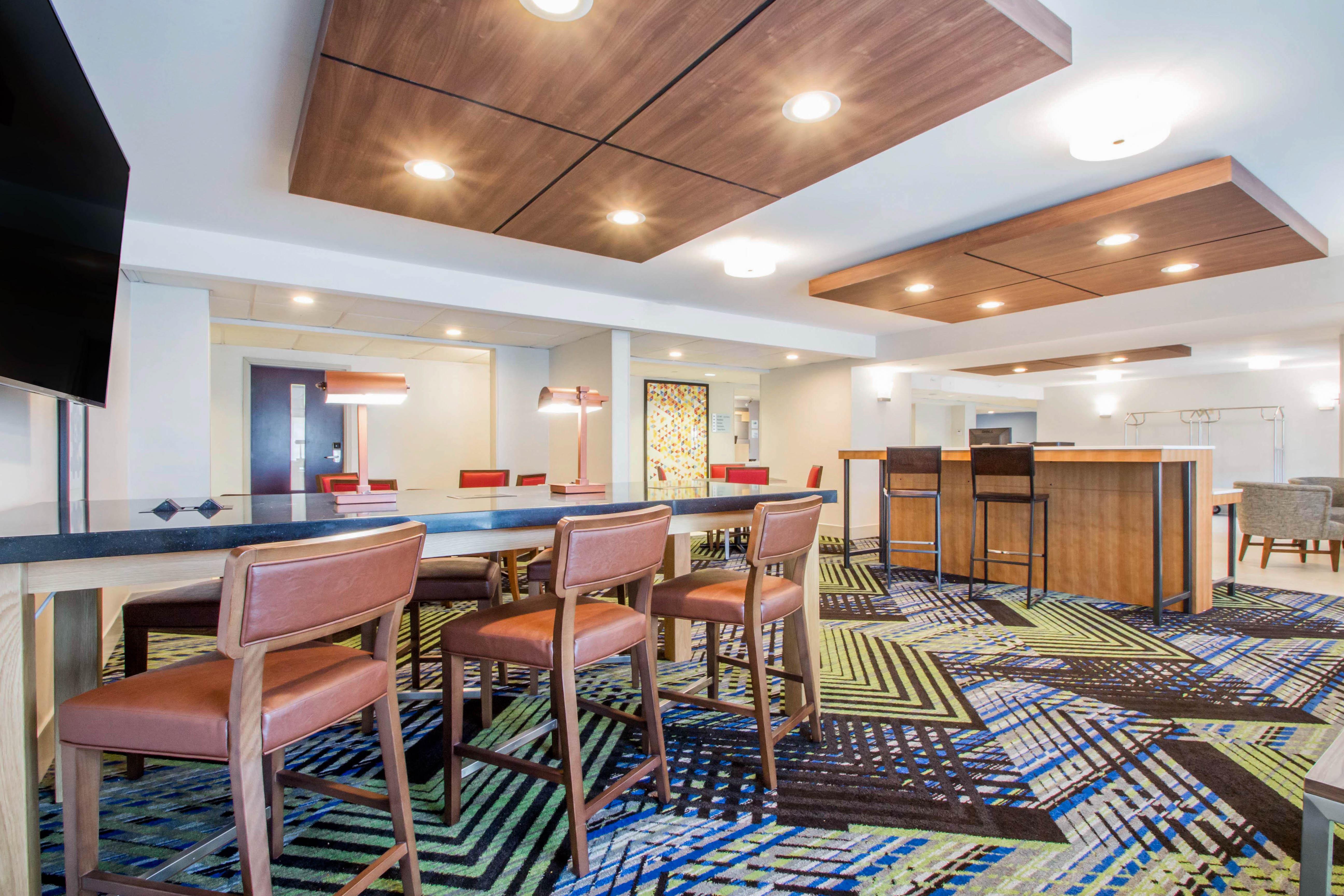 Holiday Inn Express & Suites - Albany Airport - Wolf Road By Ihg Bagian luar foto