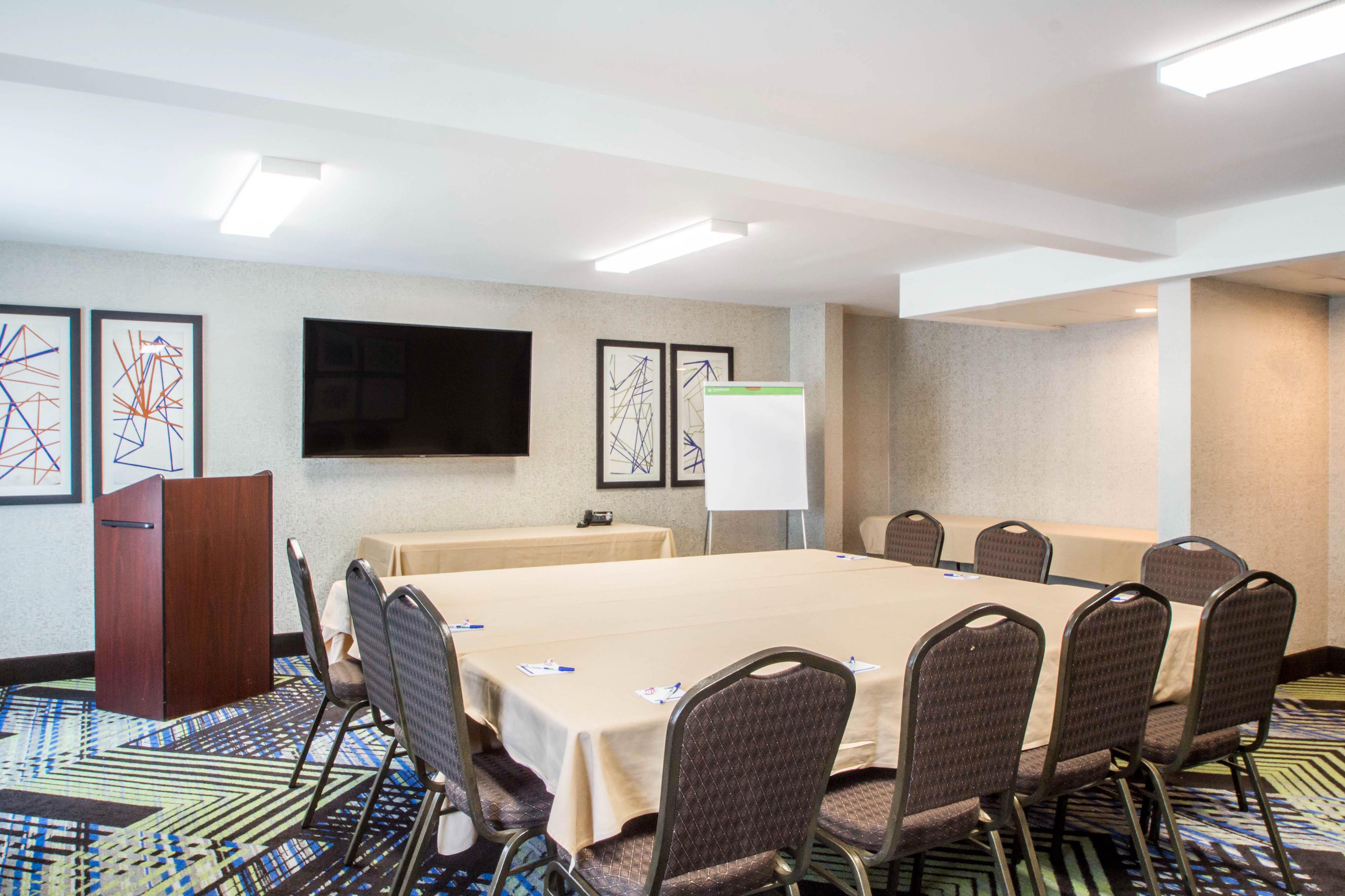 Holiday Inn Express & Suites - Albany Airport - Wolf Road By Ihg Bagian luar foto