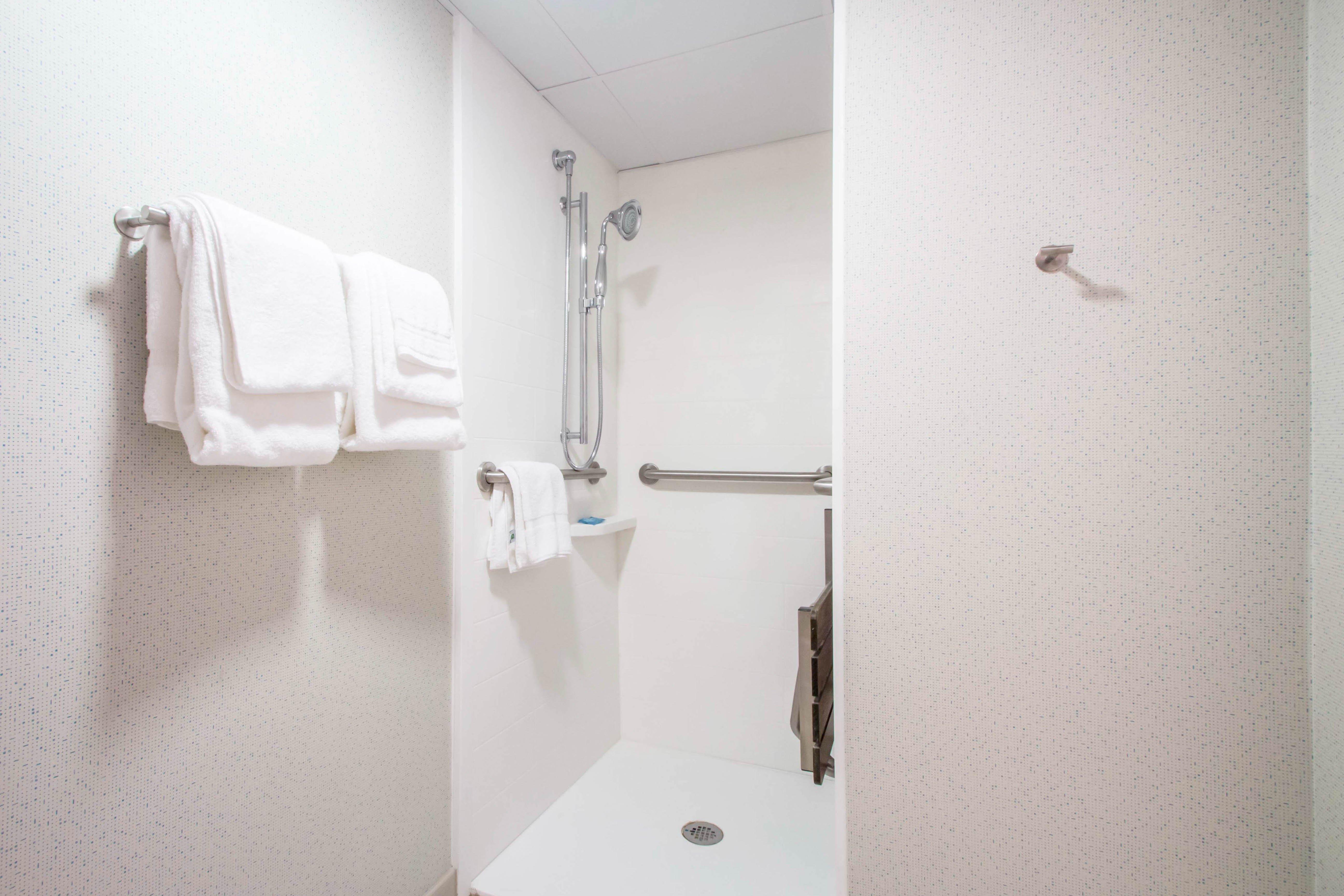 Holiday Inn Express & Suites - Albany Airport - Wolf Road By Ihg Bagian luar foto