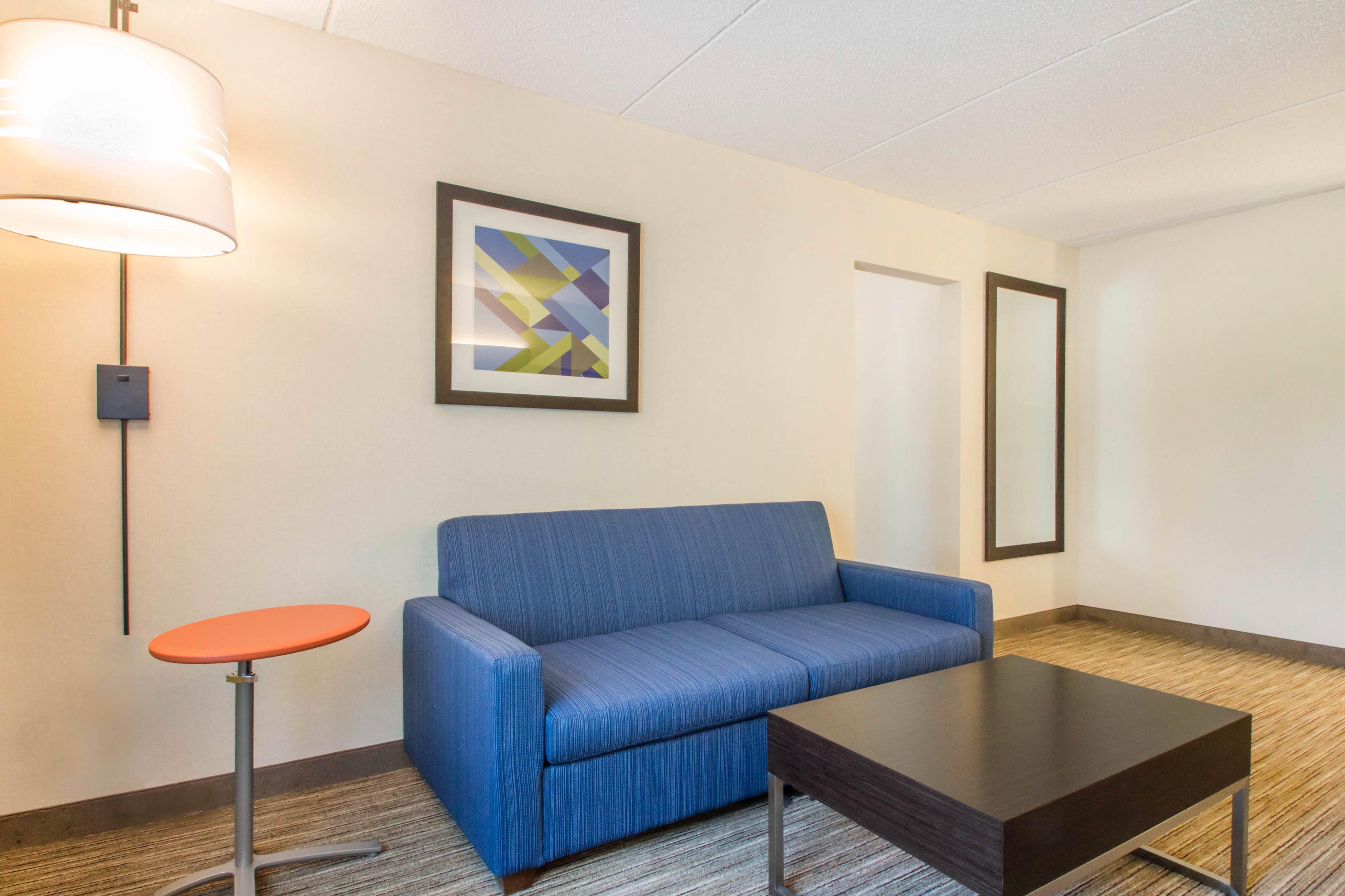 Holiday Inn Express & Suites - Albany Airport - Wolf Road By Ihg Bagian luar foto