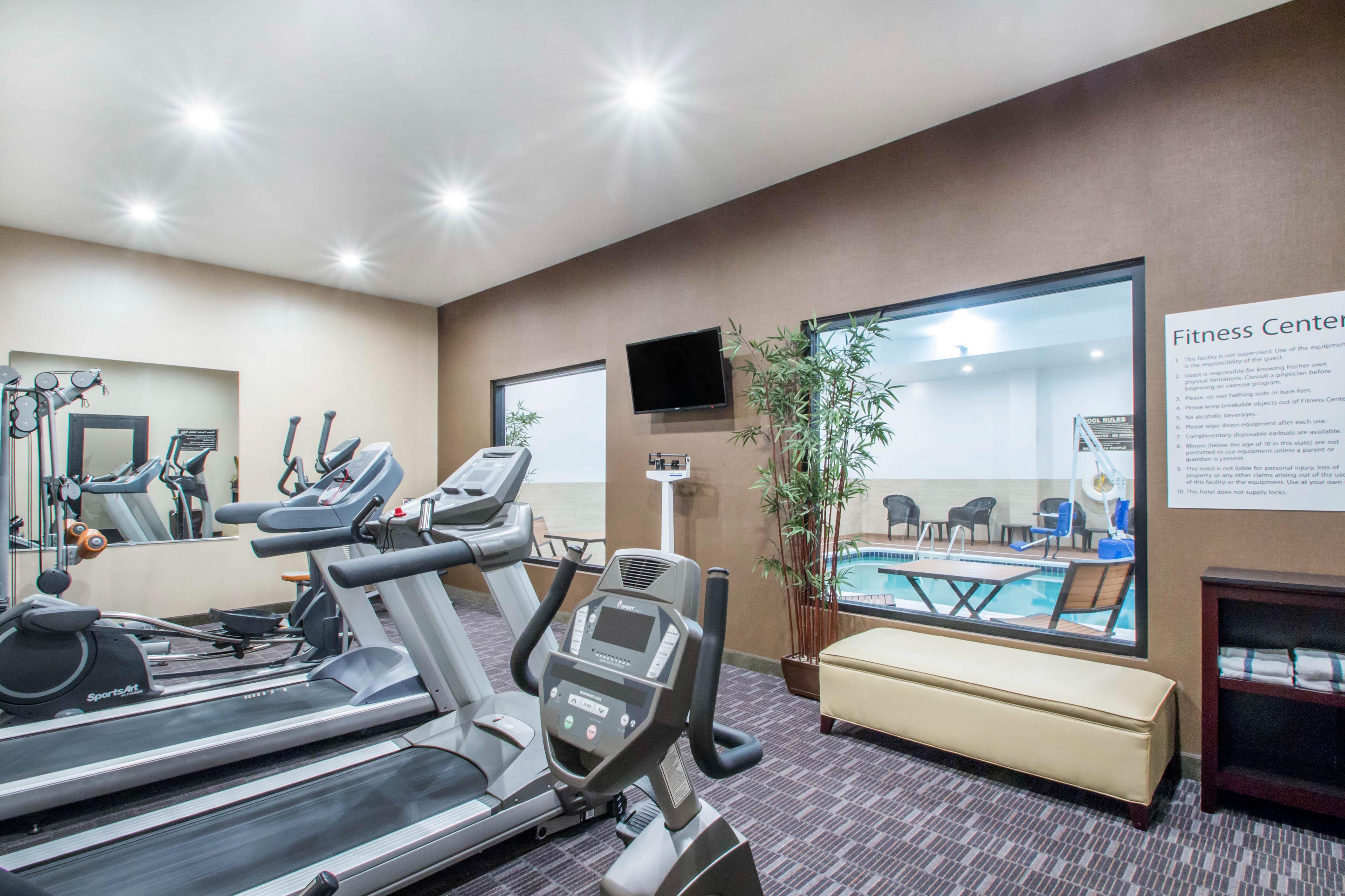 Holiday Inn Express & Suites - Albany Airport - Wolf Road By Ihg Bagian luar foto