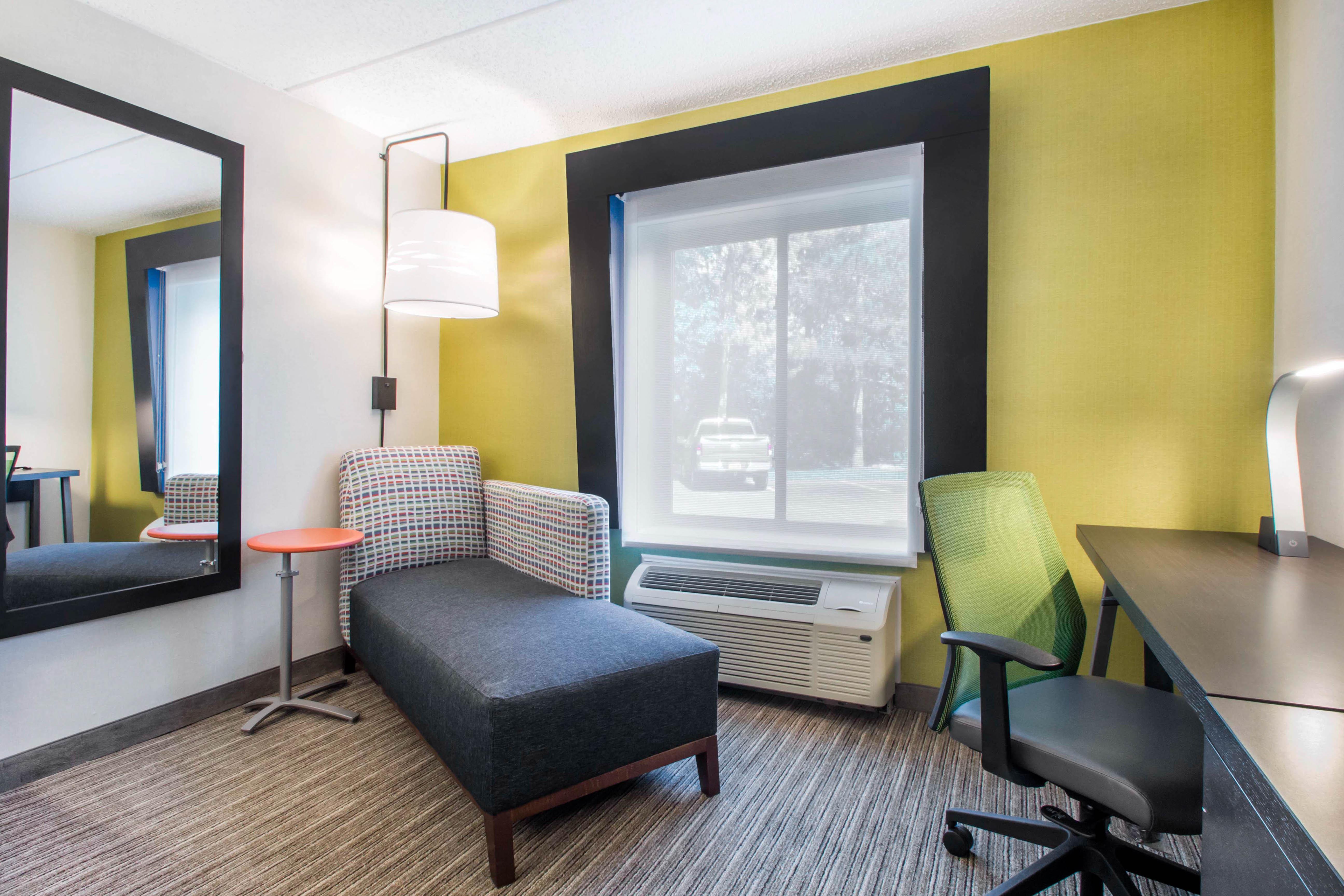 Holiday Inn Express & Suites - Albany Airport - Wolf Road By Ihg Bagian luar foto