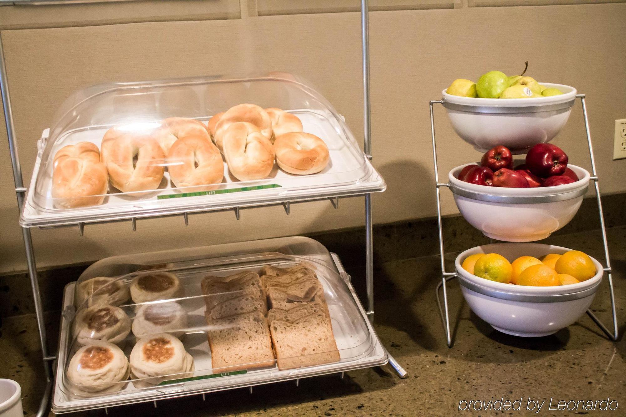 Holiday Inn Express & Suites - Albany Airport - Wolf Road By Ihg Bagian luar foto
