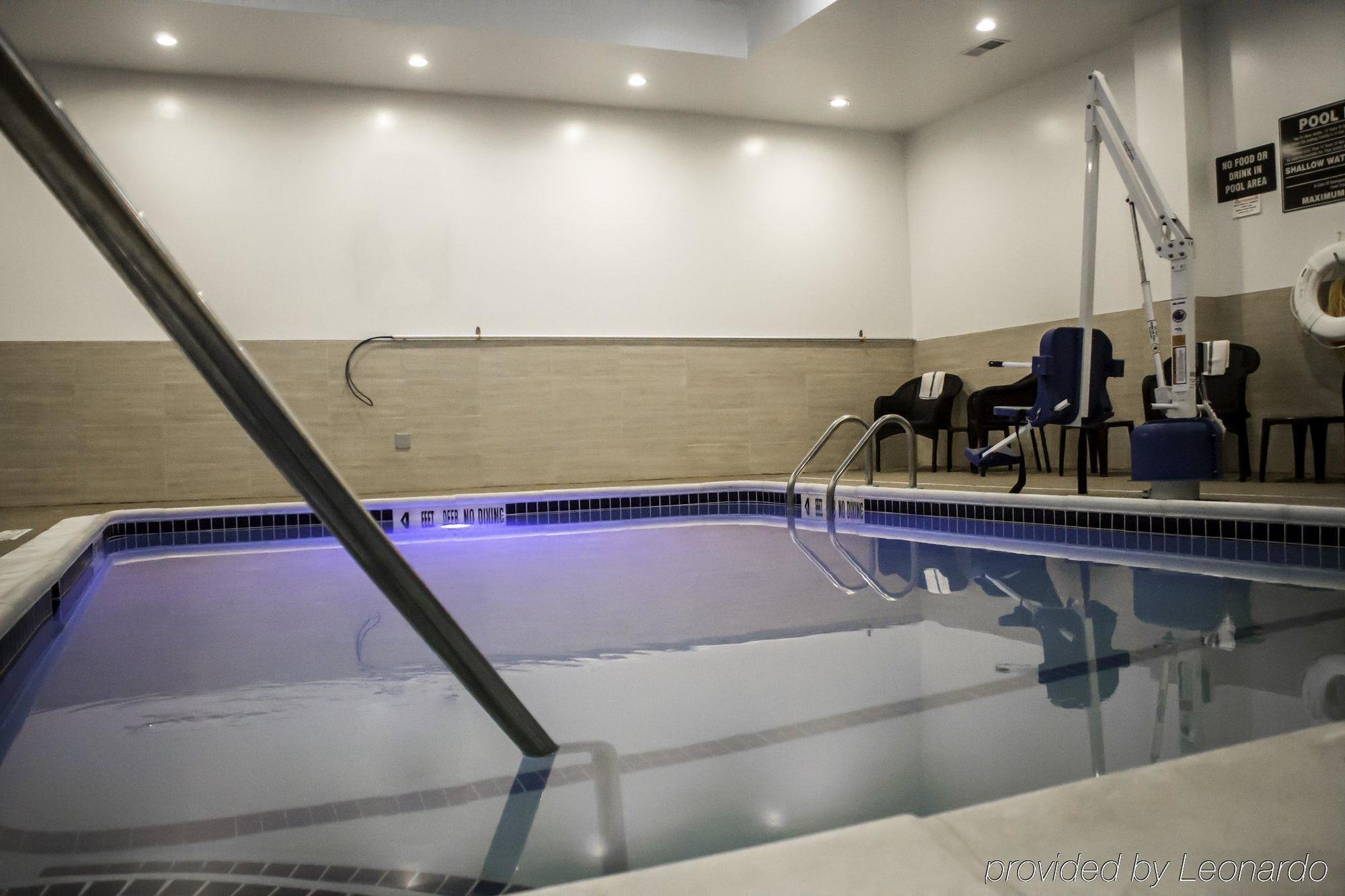Holiday Inn Express & Suites - Albany Airport - Wolf Road By Ihg Bagian luar foto
