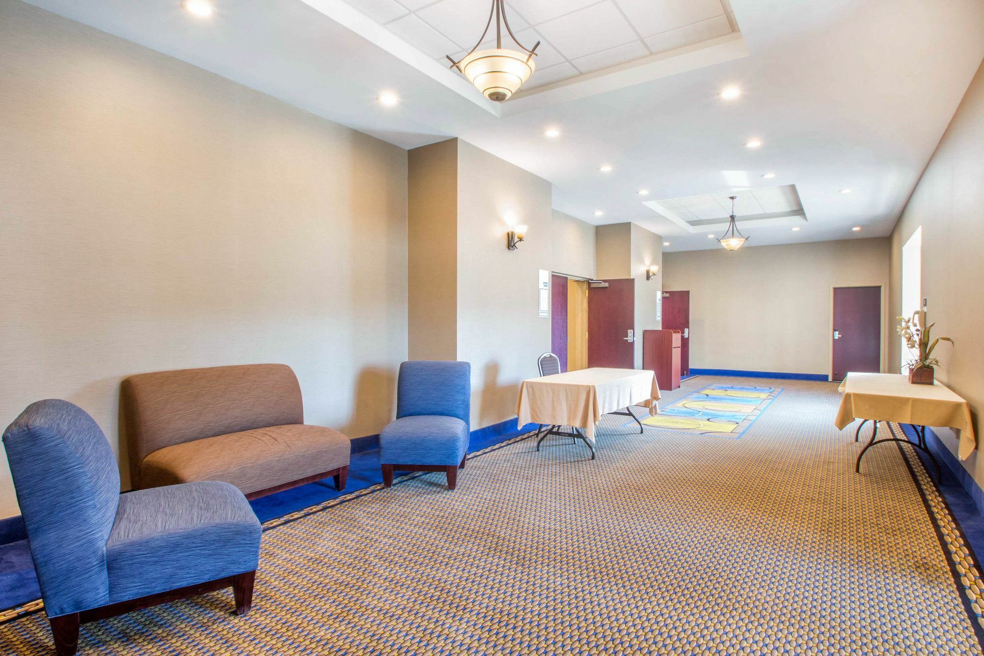 Holiday Inn Express & Suites - Albany Airport - Wolf Road By Ihg Bagian luar foto